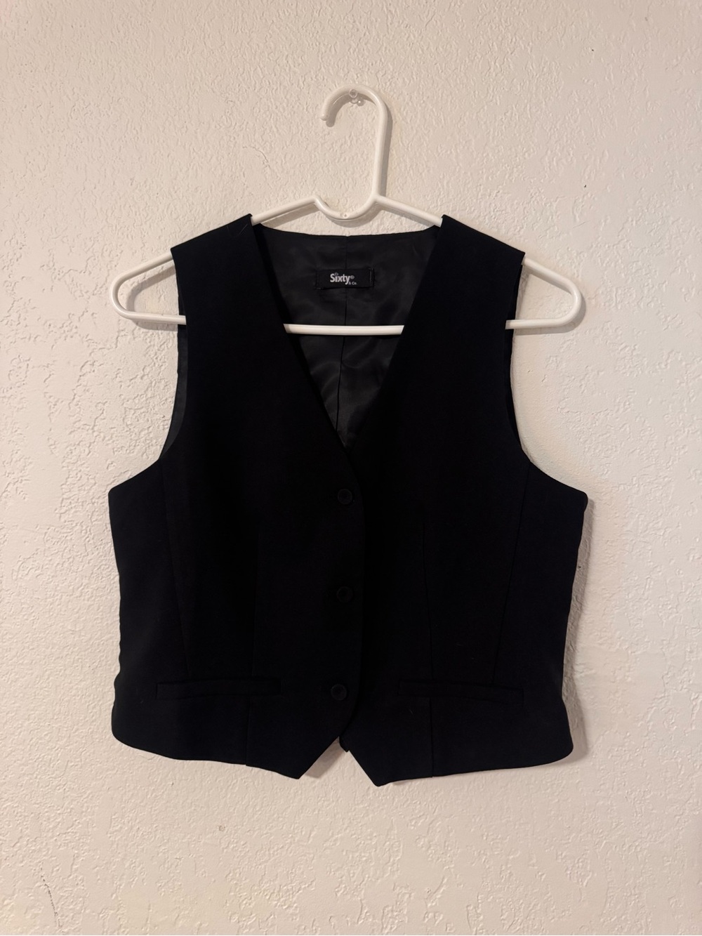 Sleeveless Button-Front Vest in Black